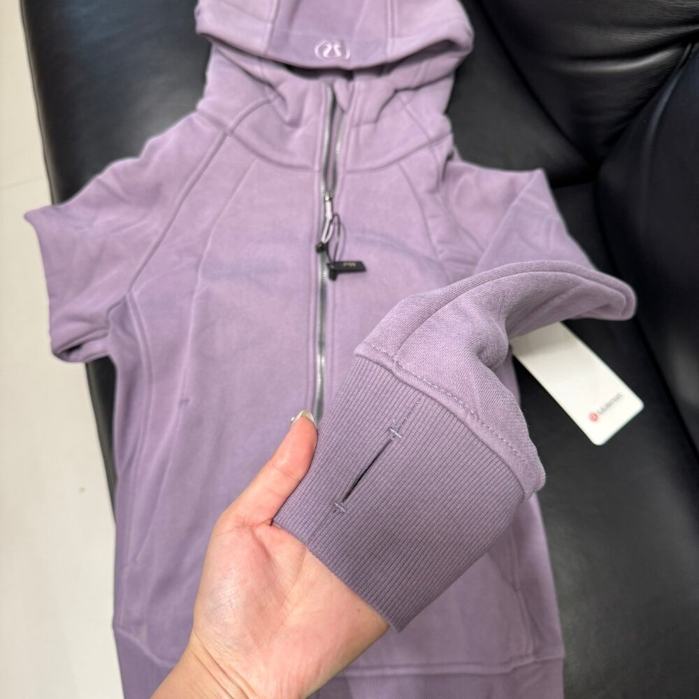 Lululemon women's warm, lightweight, and comfortable hooded long-sleeved jacket